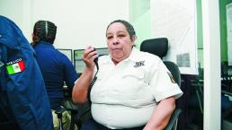 Operadora de radio policial es inspiración para su hija, en Nezahualcóyotl
