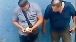 Captan en video a agentes que reciben dinero de narcos, en Tepito 