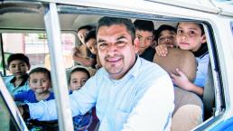 Francisco es director, maestro y chofer en Tamaulipas 