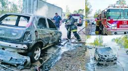 Conductor resulta ileso luego de que se incendió su auto en San Juan del Río 