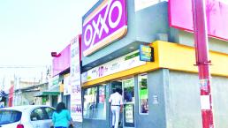 Madrugan y atracan tienda Oxxo en la colonia Satélite de Querétaro 