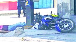 Motociclista choca con caseta telefónica, en Tlaquiltenango