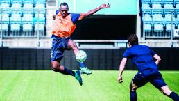 Usain Bolt debuta oficialmente como futbolista, en Noruega 