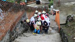 Mujer sufre accidente en Cuernavaca y se clava varilla en la cadera 