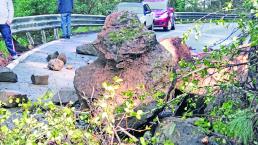 Derrumbe de cerro causa cierre de carretera Cuernavaca-Santa Martha