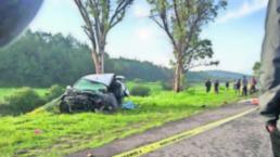 Taxi colectivo choca con dos árboles y mata a 3, en Almoloya de Juárez