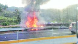 Camión con cobre choca y se incendia, en Cuautla