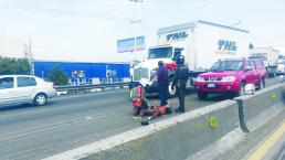 Repartidor se embarra contra asfalto, en Querétaro 