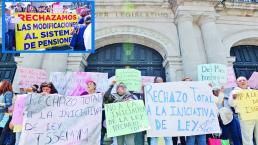 Trabajadores del Estado denuncian a diputados por dejarlos sin pensión digna, en Toluca 