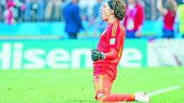 Ochoa sólo se iría al Napoli si el club compra sus derechos federativos