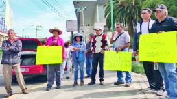Burócratas contra sus líderes por no protestar por ley del ISSEMyM, en Toluca