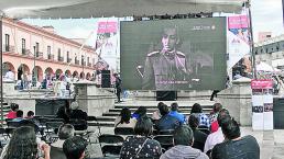 Apantallan a toluqueños con cine al aire libre en la Plaza González Arratia