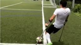 VIDEO: Jugador en muletas anota un gol que jamás imaginaste