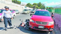 Sale ileso motociclista que fue arrastrado por automóvil, en Cuernavaca