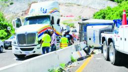 Tráiler se accidenta en carretera de Morelos