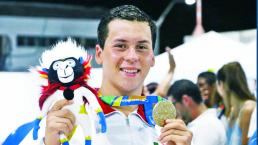 Nadador morelense recibe reconocimiento por ganar cuatro medallas en los Centroamericanos