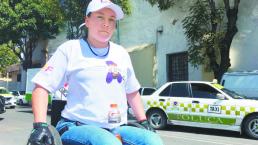 Caída dejó inválida a una joven y ahora lucha por una vida independiente, en Toluca