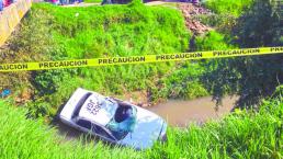 Taxista muere y pasajero la libra al caer desde un puente al Río Mayorazgo, en Xonacatlán