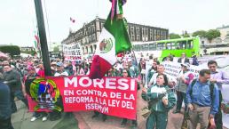 Manifestantes exigen derogación de “Ley del Issemym”, en Toluca