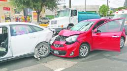 Al menos cuatro vehículos se involucran en carambola sobre Paseo Constituyentes