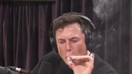 Elon Musk escandaliza al público por fumar marihuana durante entrevista
