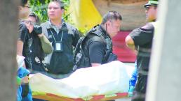 Un hombre herido de bala se arrastró hasta un jardín y murió desangrado, en Metepec