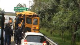 Autobús escolar es impactado por tráiler sobre carretera Chamapa-Lechería