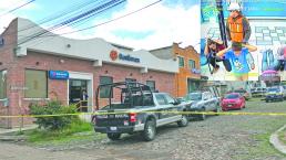 Hombres disfrazados de obreros asaltan banco en El Marqués