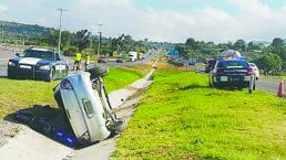 Conductor murió al salir disparado de su vehículo tras volcadura, en Querétaro