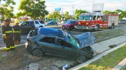 Conductor choca contra pareja que circulaba en otro vehículo, en Querétaro