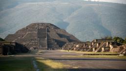 Dan con cámara y túnel debajo de la Pirámide de la Luna, en Teotihuacán