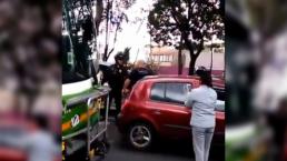 Policía y automovilista protagonizan pelea en calles de Azcapotzalco 