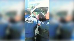 Policías golpean y arrestan a chofer por rozar su patrulla, en Cuernavaca  
