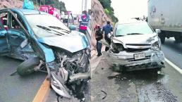 Impacto entre dos vehículos deja a una mujer lesionada, en la México-Toluca 