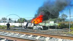 Muere hombre al incendiarse vehículo, en Edomex