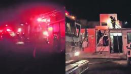 A cubetadas intentan apagar incendio en calles de Querétaro