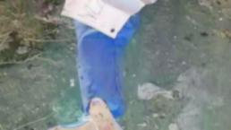 Hallan cadáver cubierto con un narcomensaje, en La Paz