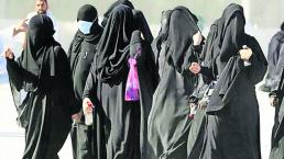 Mujeres saudíes usan ropa al revés; se hartan de velo