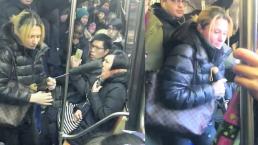 Rusa patea a una chica asiática en el metro de Nueva York