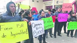 Policías se manifiestan por descuentos a su aguinaldo, en San Salvador Atenco 