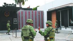 Sujetos armados atacan antro con balas y bombas, en Cuernavaca