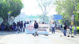 Trabajadores de la UAEM realizan bloqueo de 12 horas en Cuernavaca