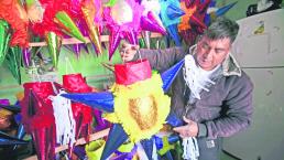 Artesano de Temoaya le da vida a las tradiciones mexicanas haciendo piñatas