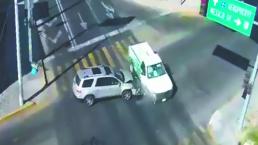 Fuerte impacto entre camionetas deja dos heridos en San Mateo Atenco