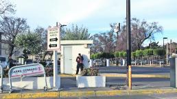 Reportan robo de vehículos en estacionamiento de plaza, en Lerma