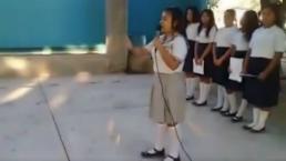 Niña de secundaria recita tremendo poema y tunde de golpe al gobierno de Peña Nieto