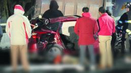 Perecen tres jóvenes al estrellar su camioneta contra tráiler, en Toluca