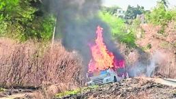 Pareja combi tanque gas LP incendio Morelos