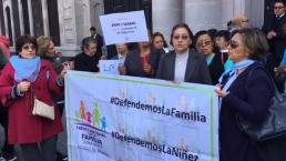 Frente Nacional por la Familia LGBTTTI rezan un rosario Unión Civil homosexual