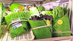 Súper envuelve productos en hojas de plátano